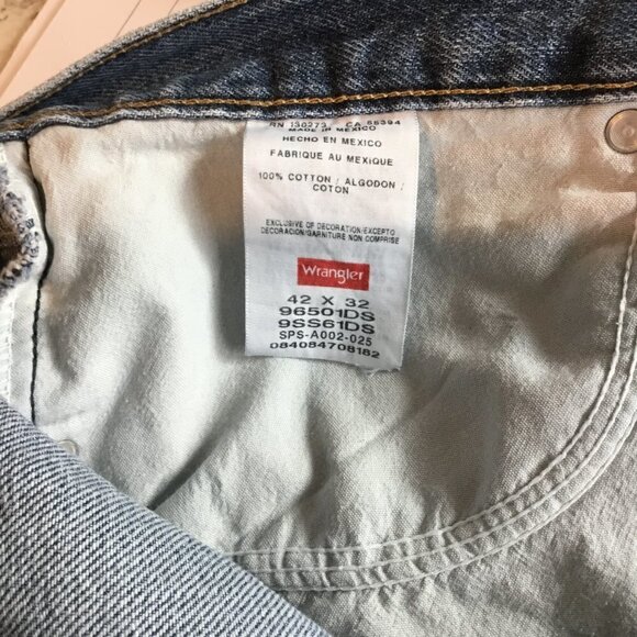 Wrangler Authentics Premium Quality Men's Regular Fit Jeans 42-32 Medium Wash - Picture 3 of 9